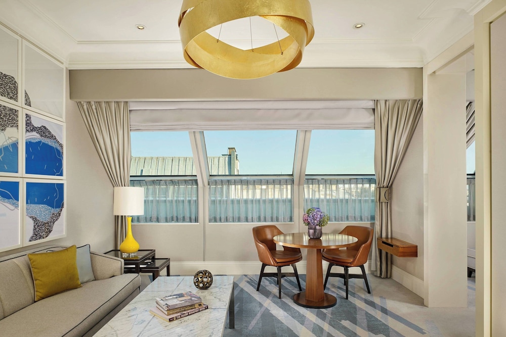 Club Suite, 1 Bedroom, Park View thumbnail 6
