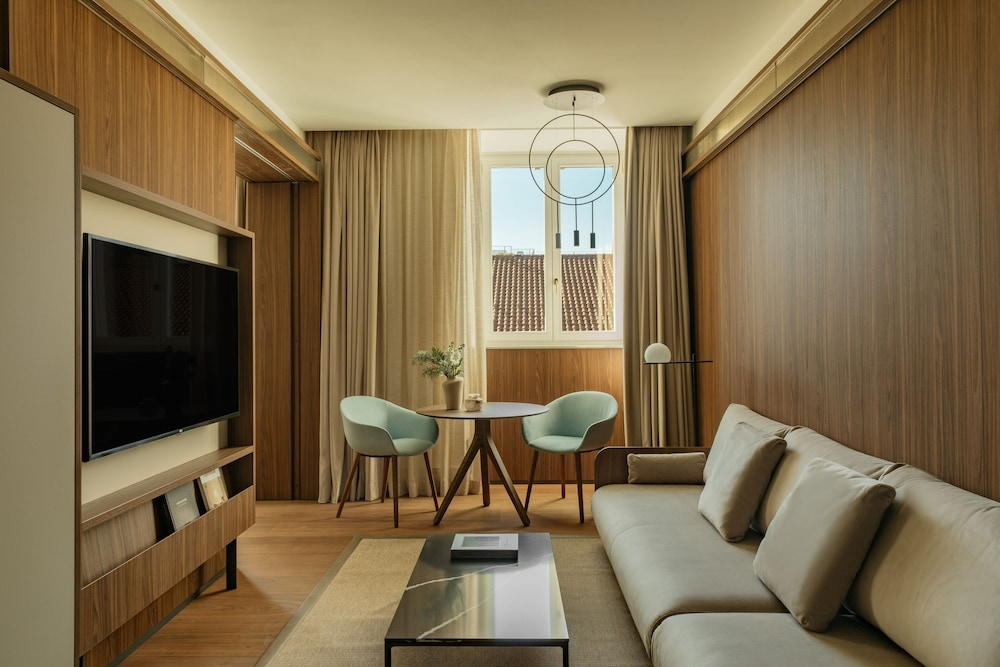 Suite, 1 Bedroom (Master, 2+1)
