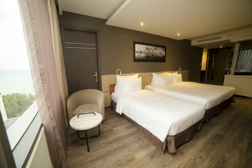 Superior Triple Room, Partial City View photo 2