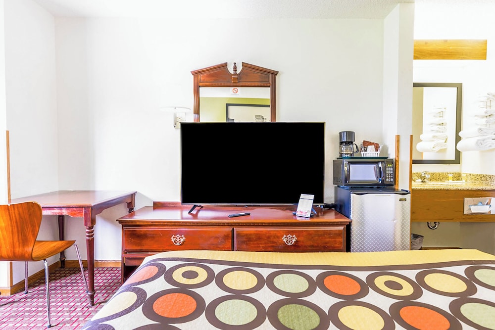 Room, 1 Queen Bed, Non Smoking - Photo 5
