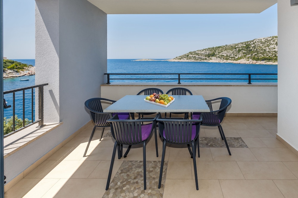 Exclusive Apartment, 2 Bedrooms, Terrace, Sea View photo 1