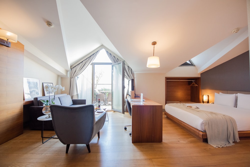 Superior Double Room, 1 Bedroom, Smoking photo 3