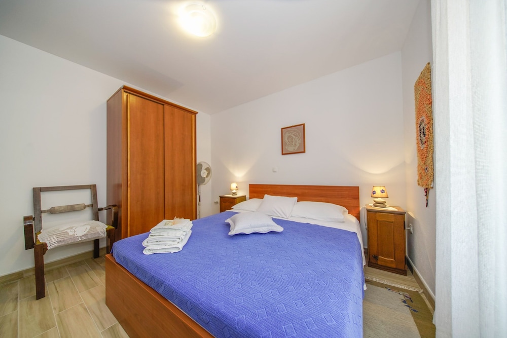 Apartment (Two Bedroom Apartment With Garden Ter) photo 3