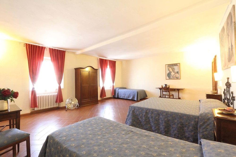 Quadruple Room, Shared Bathroom (with ensuite shower) photo 1