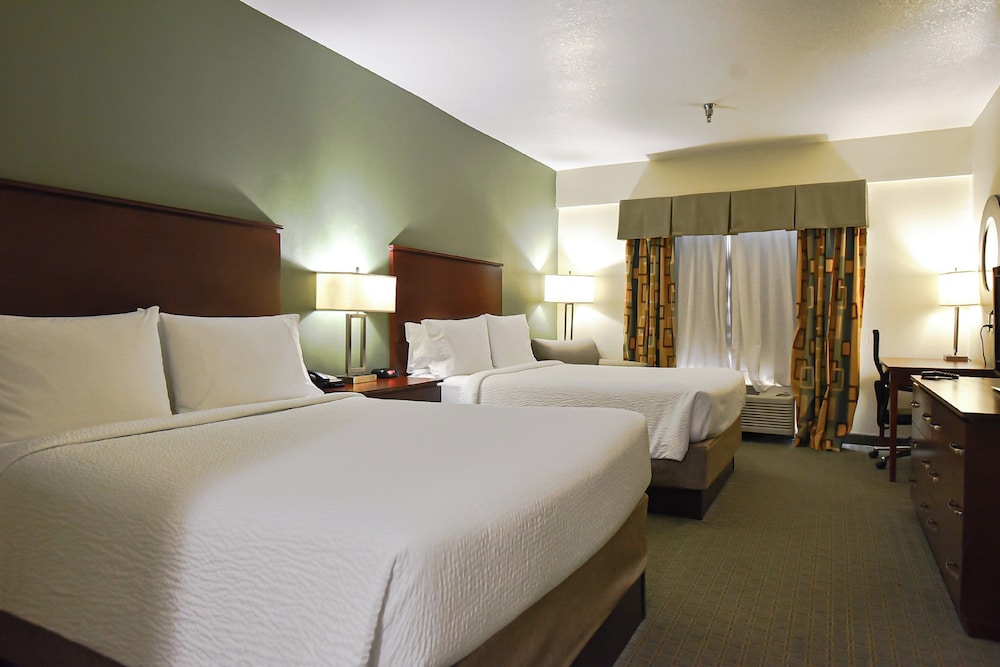 Suite, 2 Queen Beds - Photo 9