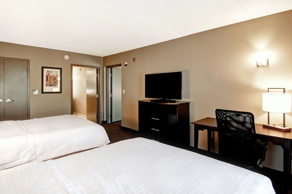 Suite, 2 Queen Beds, Accessible, Bathtub