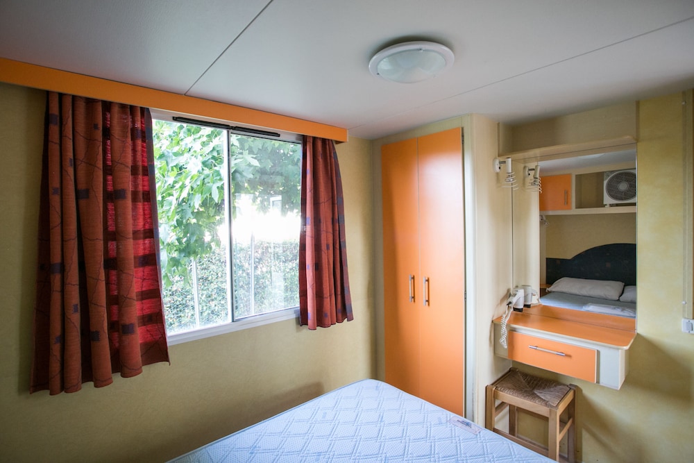 Classic Mobile Home, 2 Bedrooms photo 1