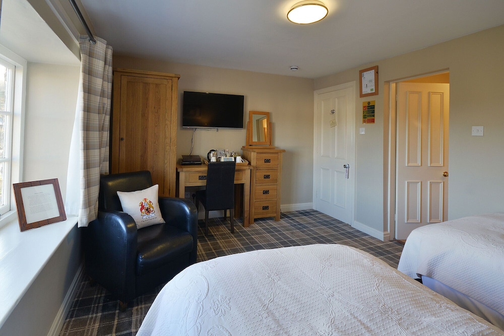 Superior Twin Room, Ensuite photo 3