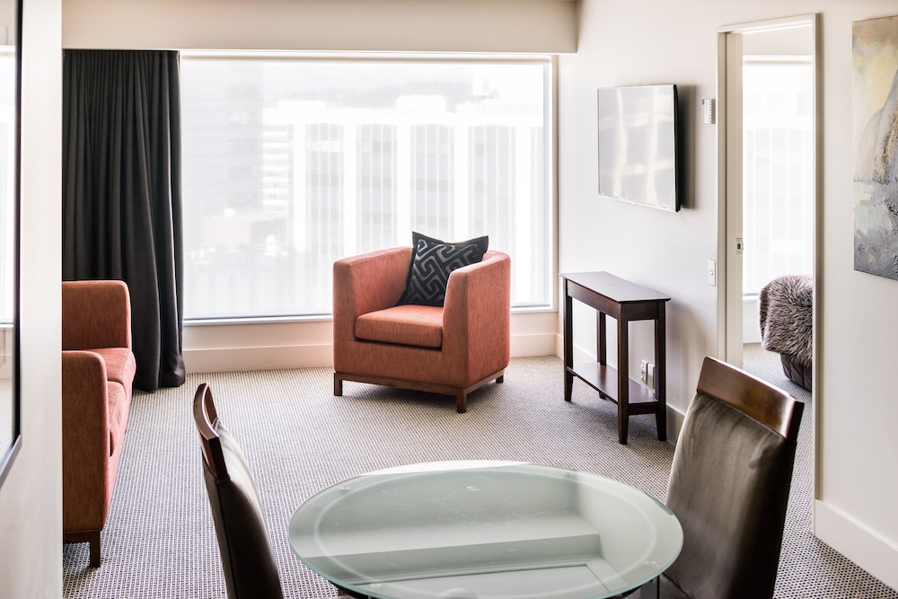 Suite, 1 Bedroom - Photo 3