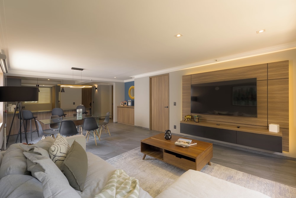 Luxury Apartment, 2 Bedrooms - Photo 15