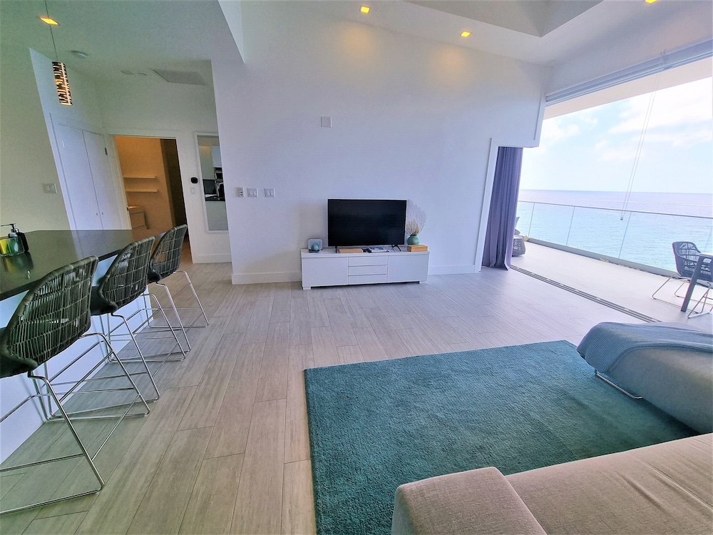 Luxury Condo, 1 Bedroom, Ocean View photo 2