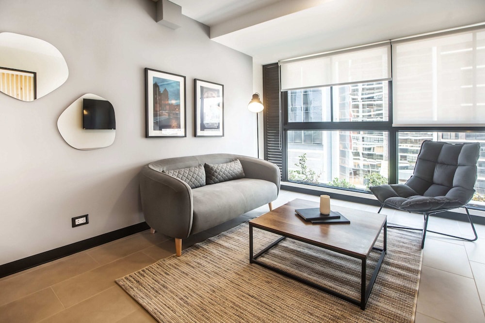 Apartment (606)