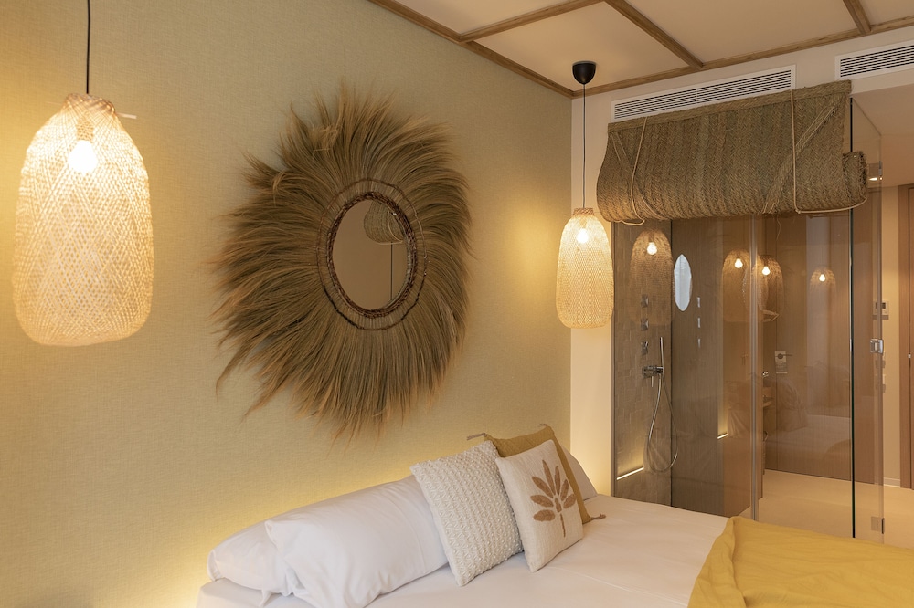 Superior Room, City View - Photo 19
