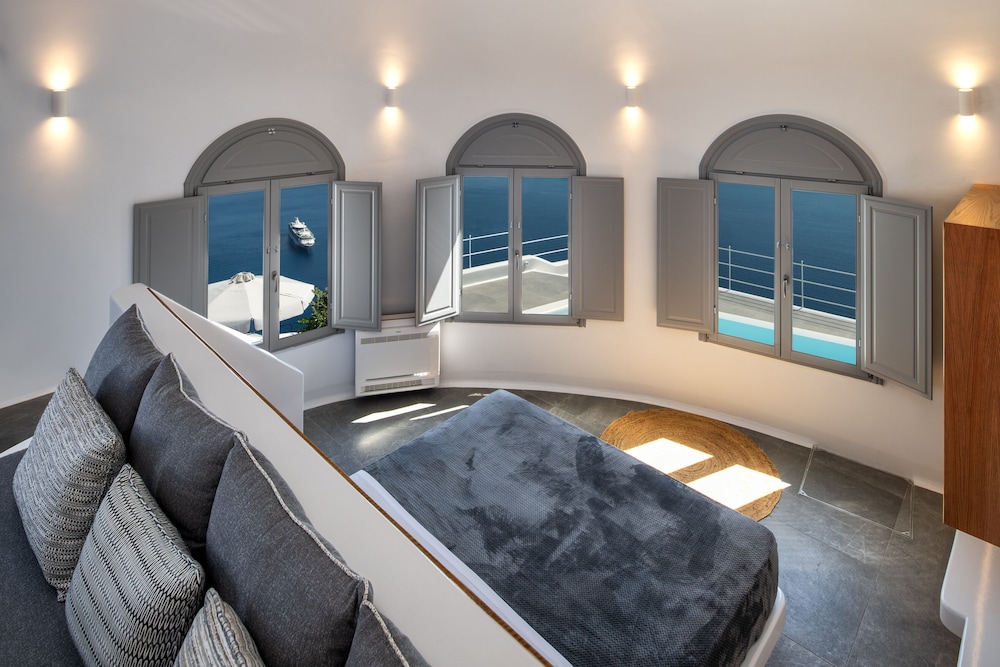 Grand Suite with private pool - Photo 16