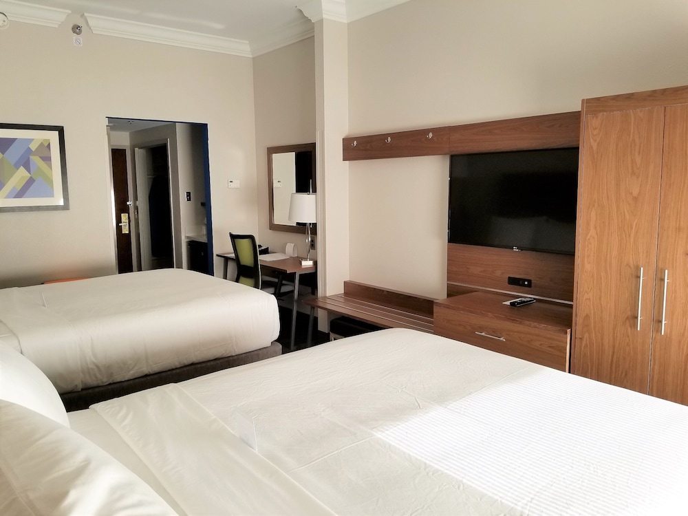 Standard Room, 2 Queen Beds, Accessible (Communication Accessible) - Photo 5