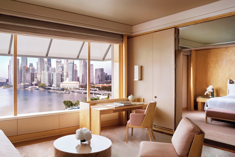 Deluxe Suite with Two Twin Beds