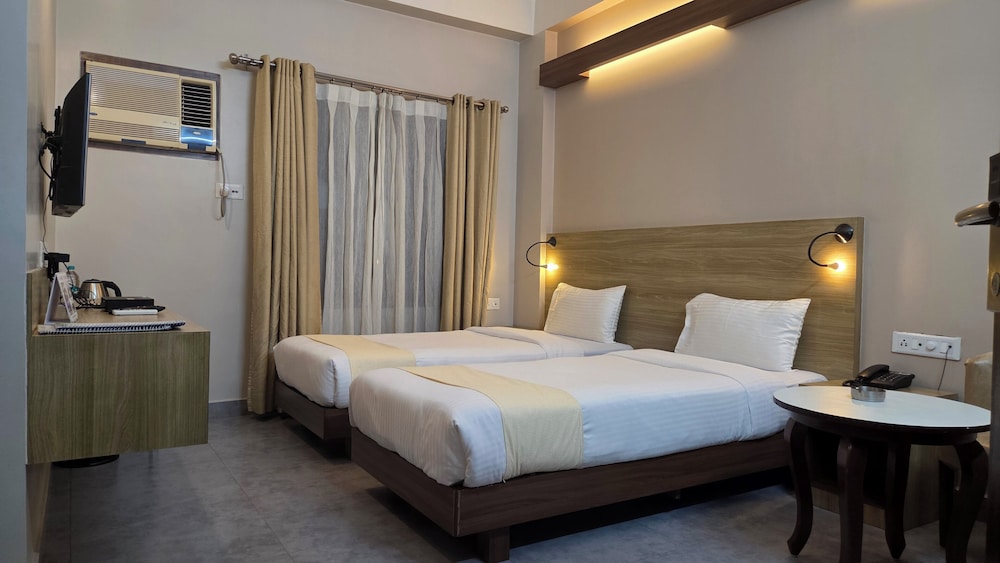 Premium Twin Room, 1 Bedroom, Smoking, City View