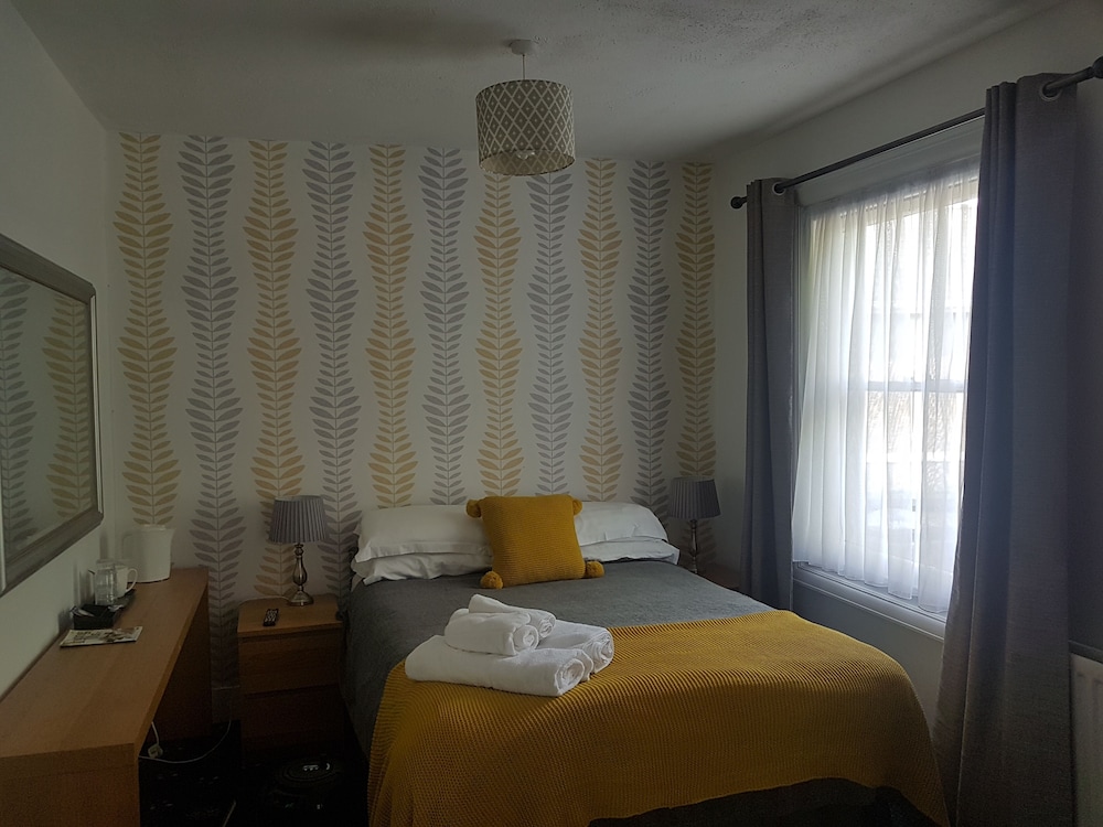 Suite, Ensuite photo 2
