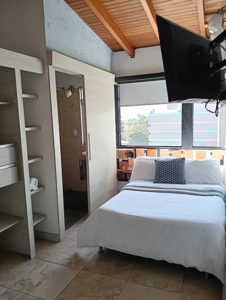 Junior Room, City View