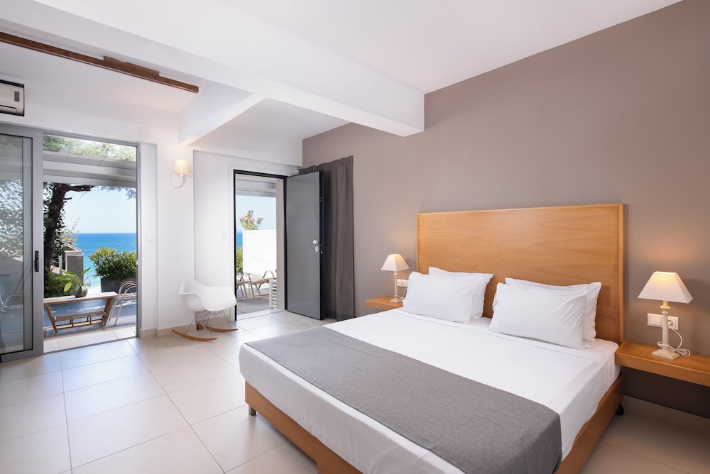 Junior Suite, 1 King Bed with Sofa bed, Sea View photo 2