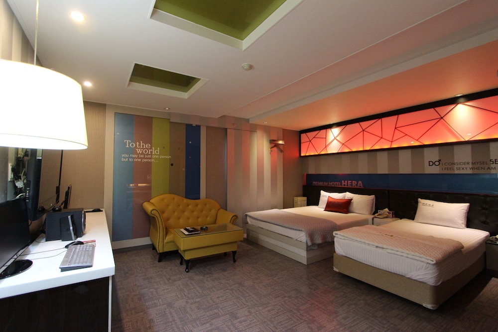 Twin Room - Photo 8