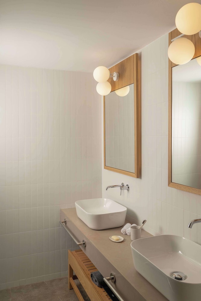 Suite, 1 Queen Bed (Sapphire Zen Suite with outdoor bathtub) thumbnail 6