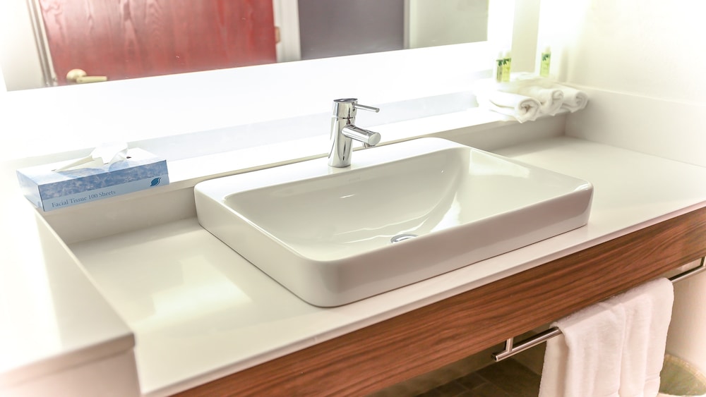 Standard Room, 1 King Bed, Jetted Tub