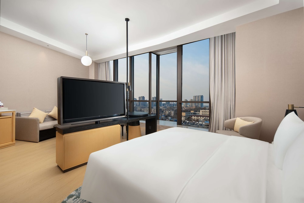Deluxe Room, 1 King Bed