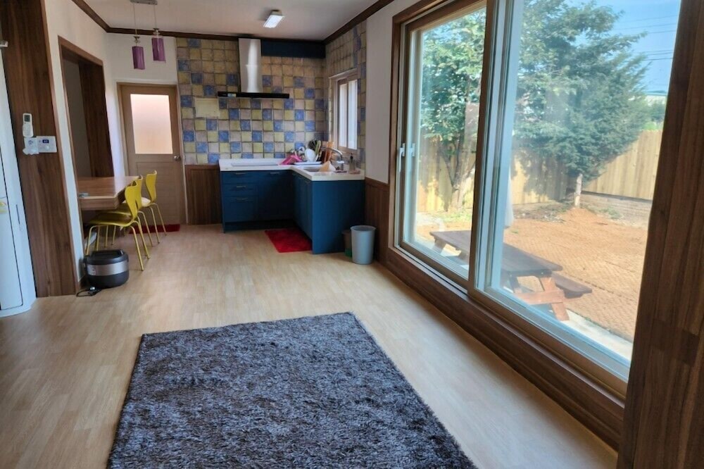 Room (private house) photo 2