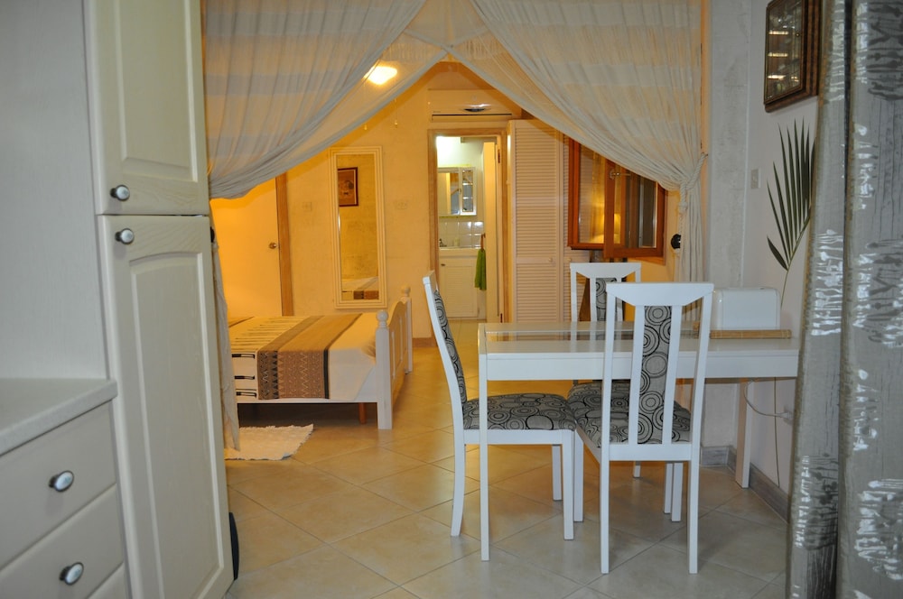 Studio, Garden View (White Coconut)