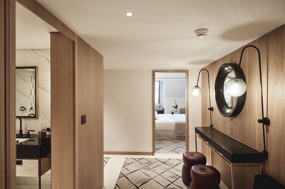 Riverside Signature Suite - Photo 3