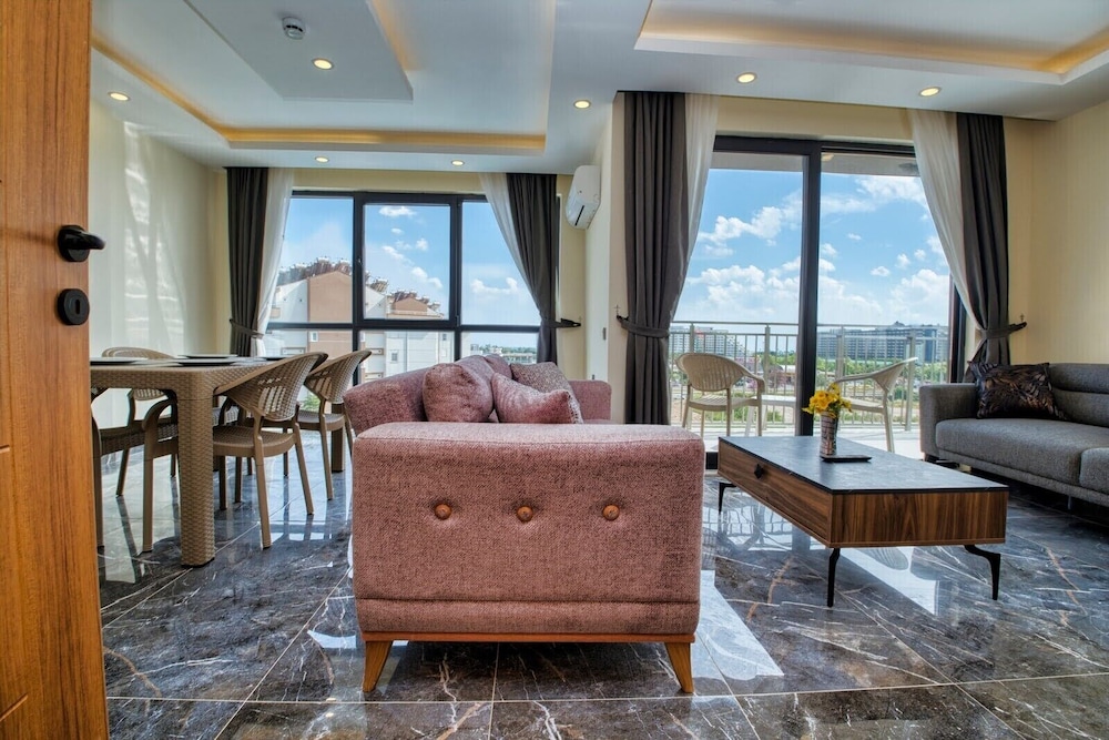 Deluxe Suite, Pool View