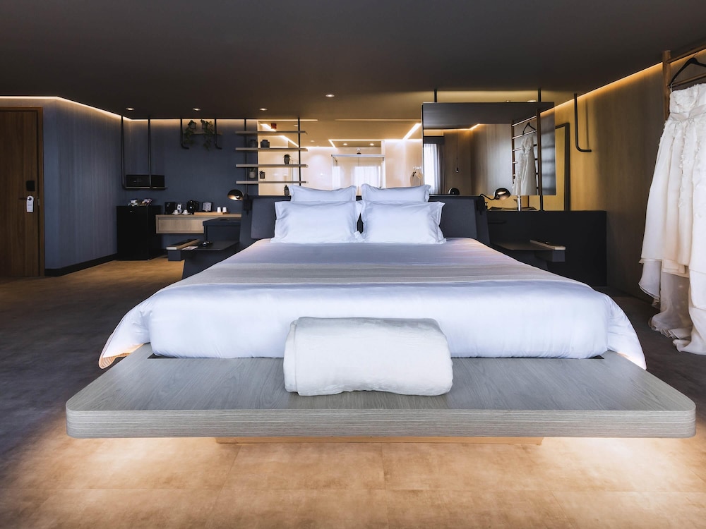 Suite, 1 King Bed, Bathtub (Master)