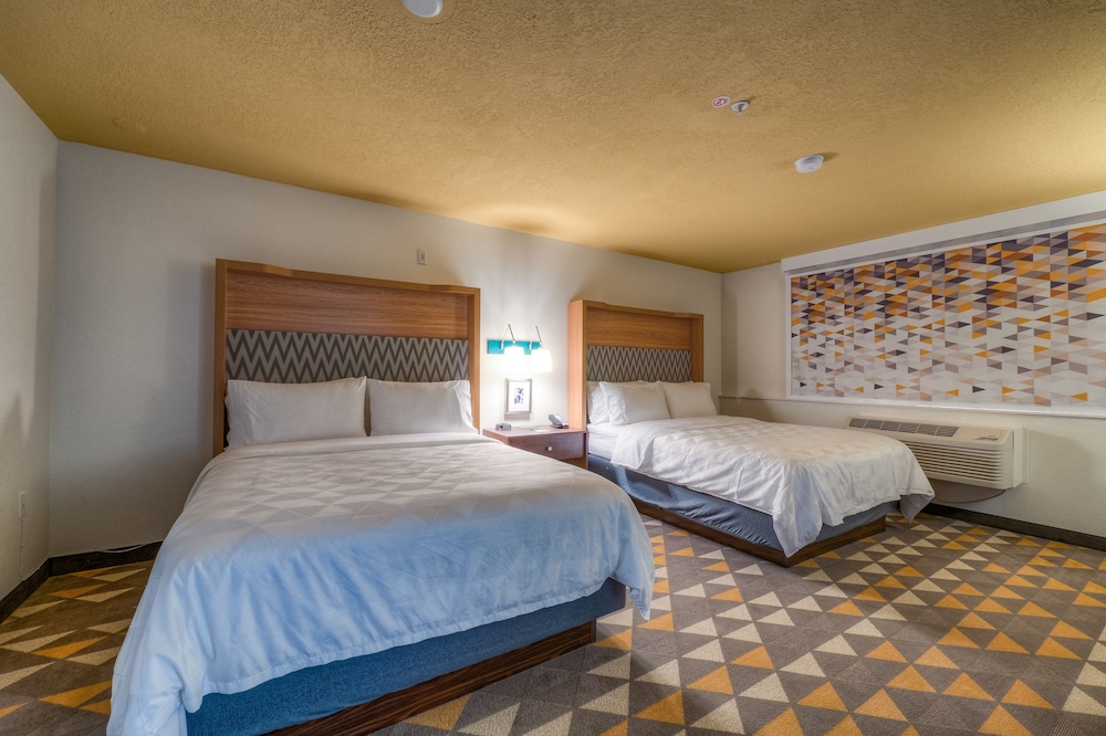 Suite, 2 Queen Beds, Mobility Accessible (Communications, Accessible Shower) - Photo 2