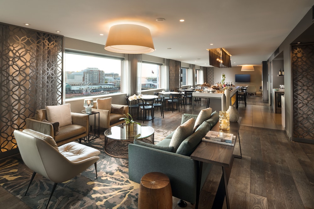 Club Room, Lounge Access (High Floor, Late Check-Out) thumbnail 5