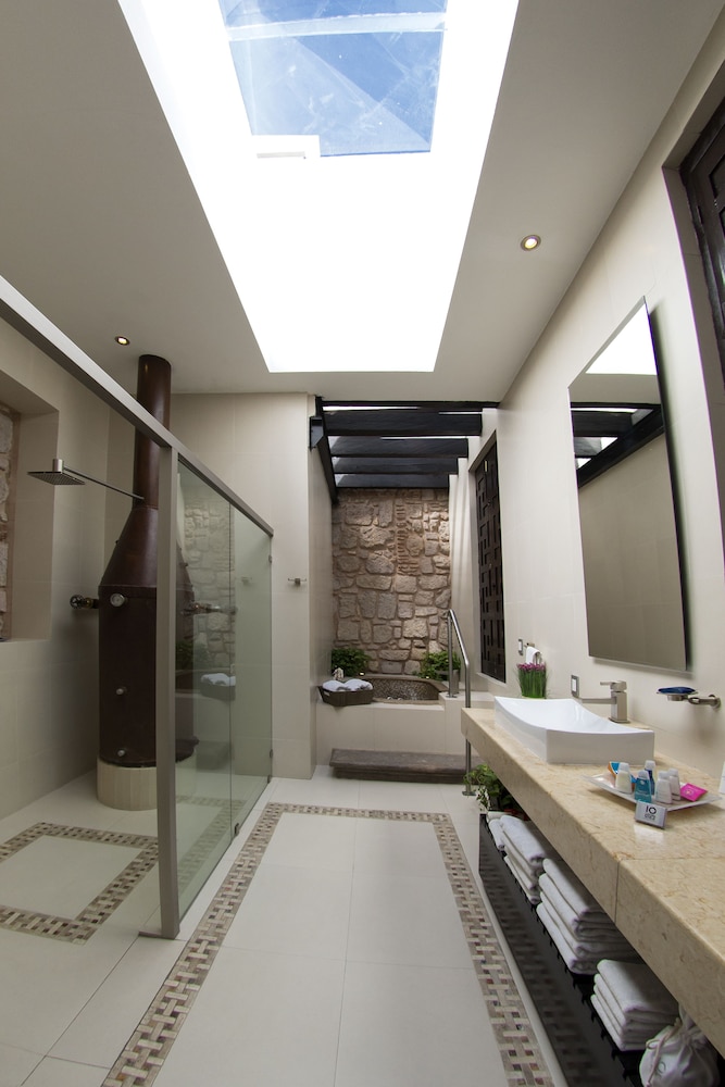 Junior Suite, 2 Double Beds - Photo 15