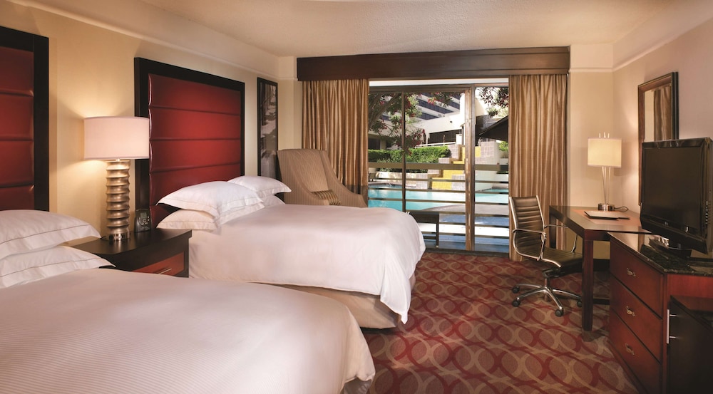 Room, 2 Double Beds, Accessible, Pool View (Roll-In Shower) photo 1