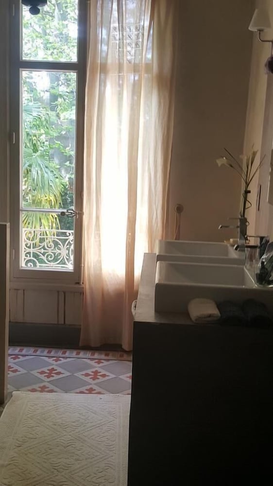 Double Room - Photo 9
