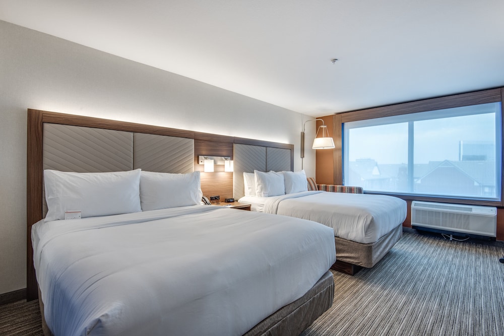 Suite, 2 Queen Beds, Roll-in Shower (Communications Accessible) photo 3