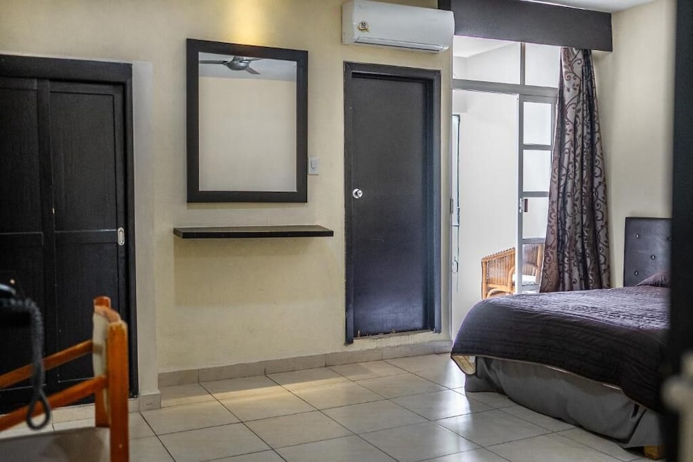 Deluxe Double or Twin Room photo 3
