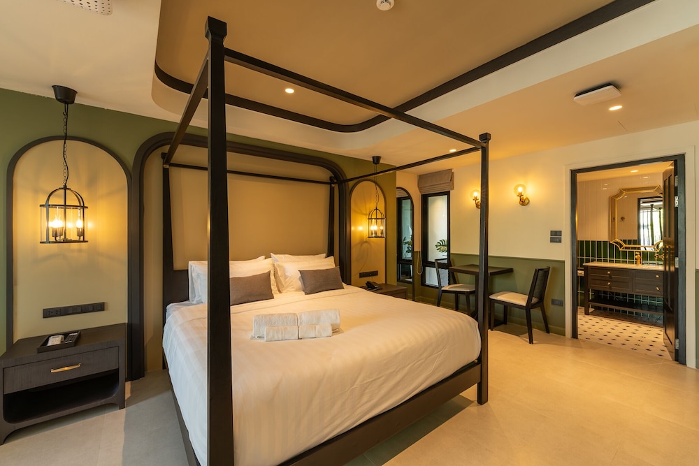 Deluxe Room - Photo 12