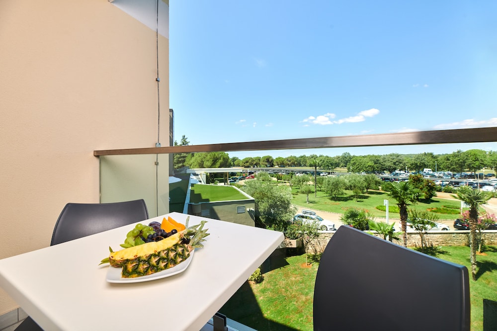 Classic Room with Balcony (Park side - connected)