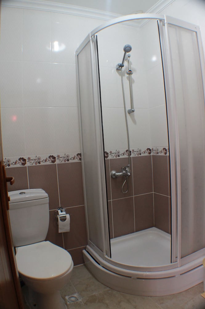 Deluxe Room, Balcony, Partial Lake View photo 3