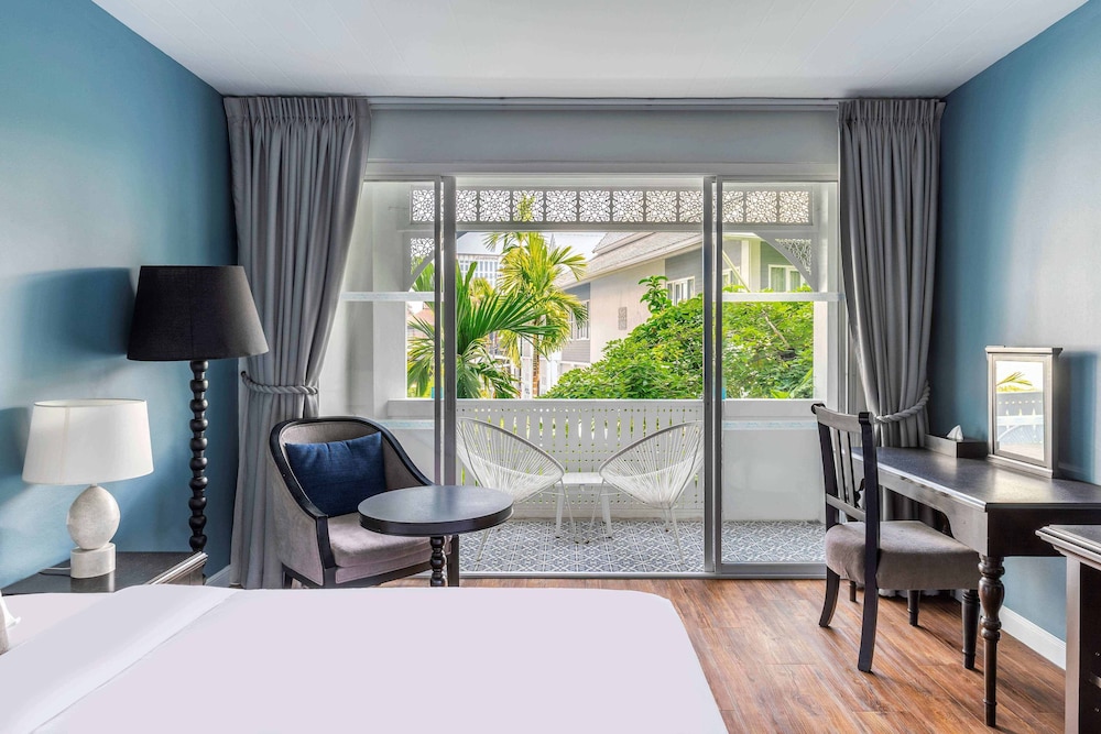 Suite with Bathtub photo 2