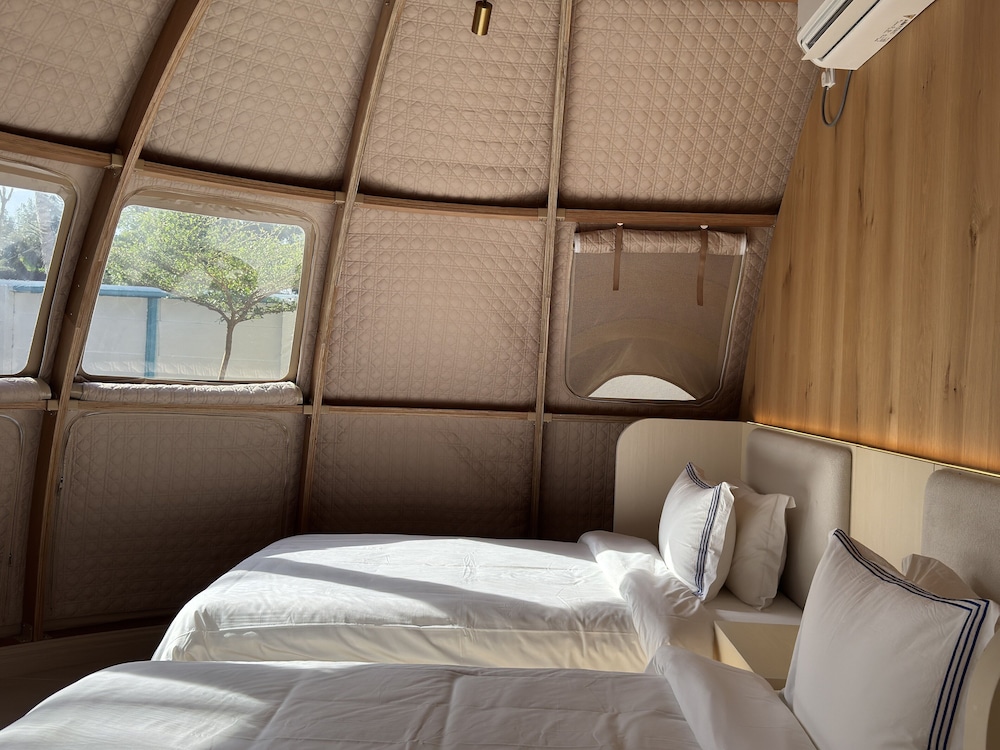 Family Room, 3 Bedrooms - Photo 9