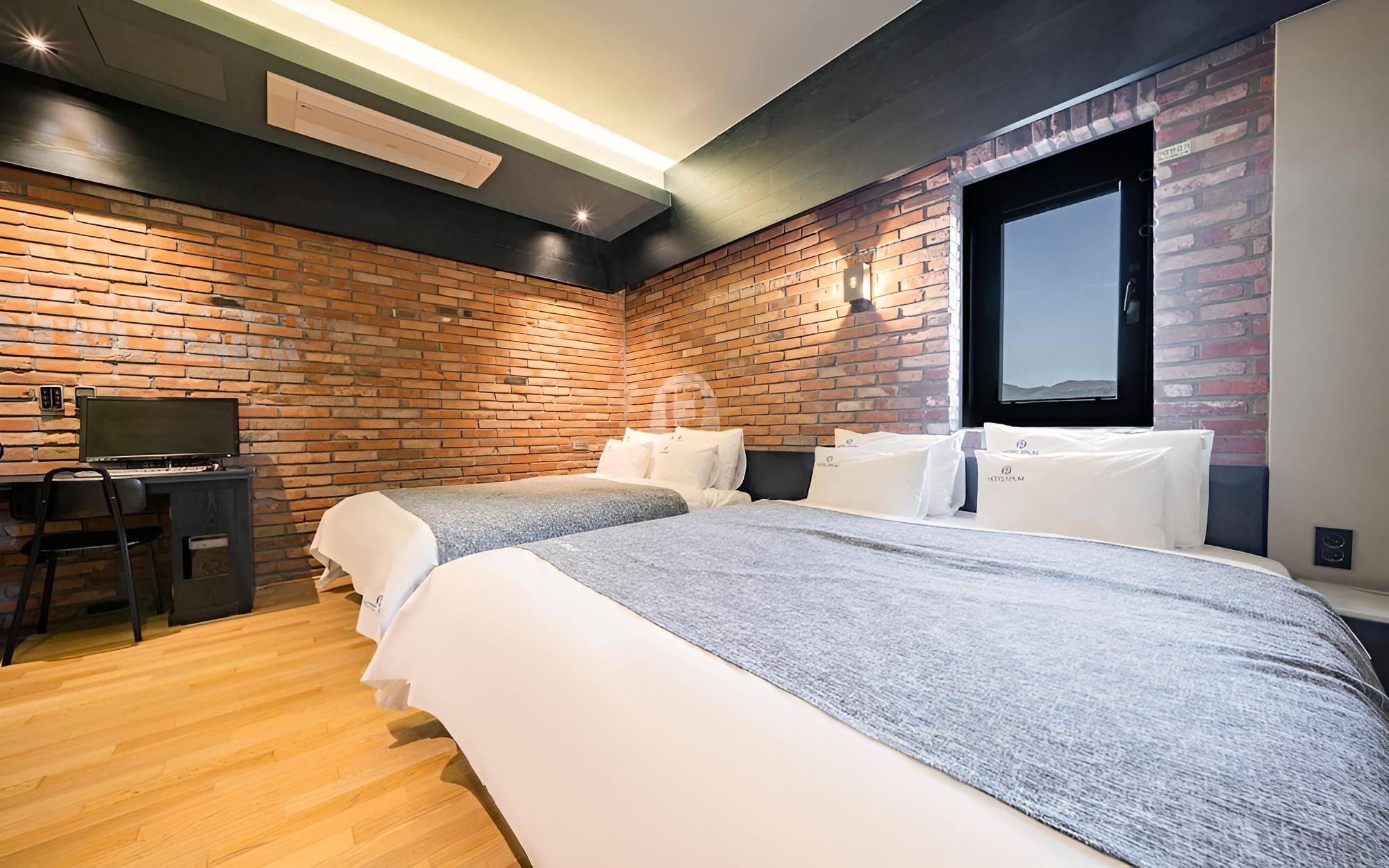Room (Twin bed (equipped with styler 65-inc) - Photo 3