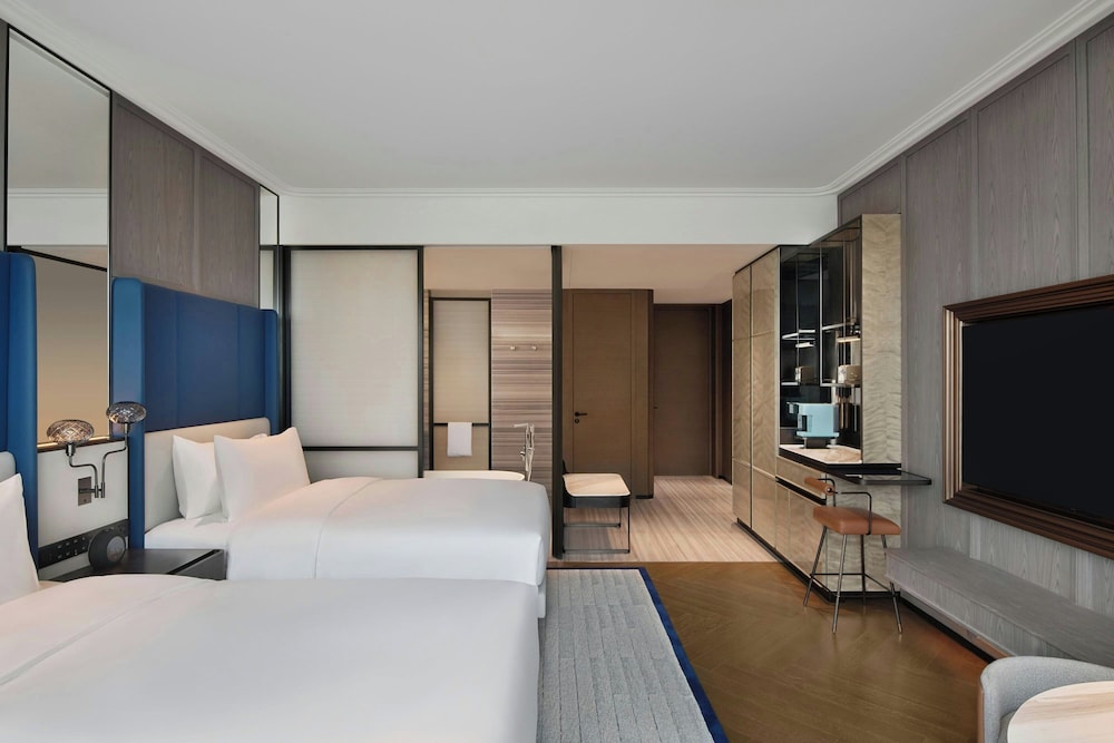 Deluxe Room, 2 Double Beds, City View photo 2