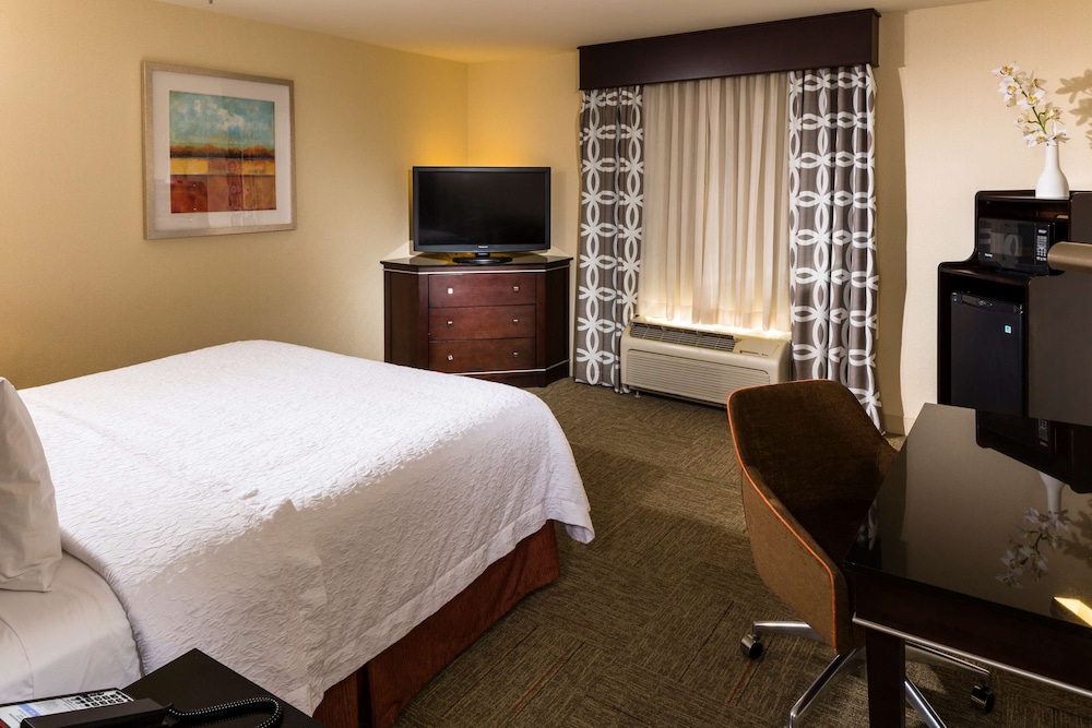 Suite, 1 King Bed, Accessible, Non Smoking