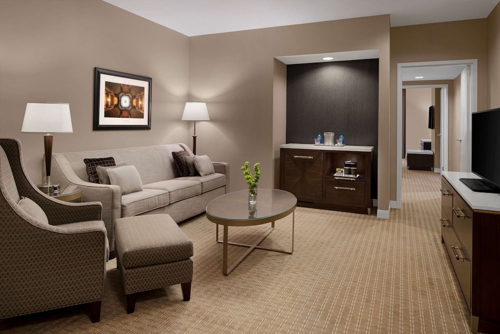 One Bedroom Suite, One King Bed - Photo 4