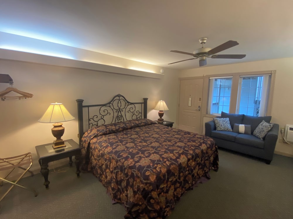 Superior Double Room, 1 King Bed, Non Smoking, Microwave